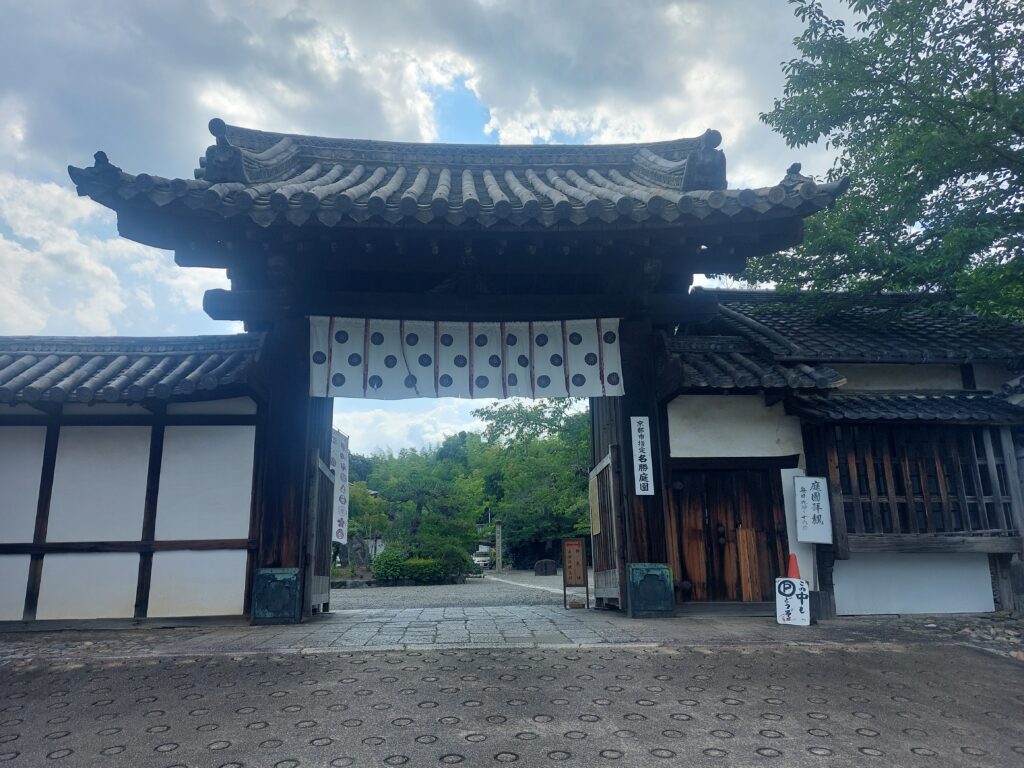 京都　観修寺　入口