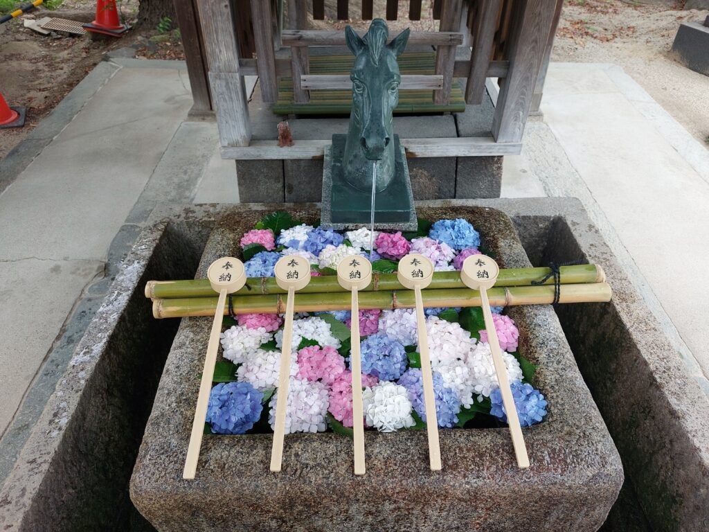 京都　藤森神社の花手水